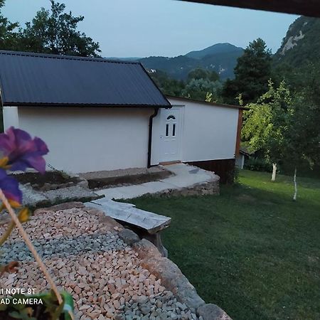 Lenilenii Bungalows Jajce Exterior foto